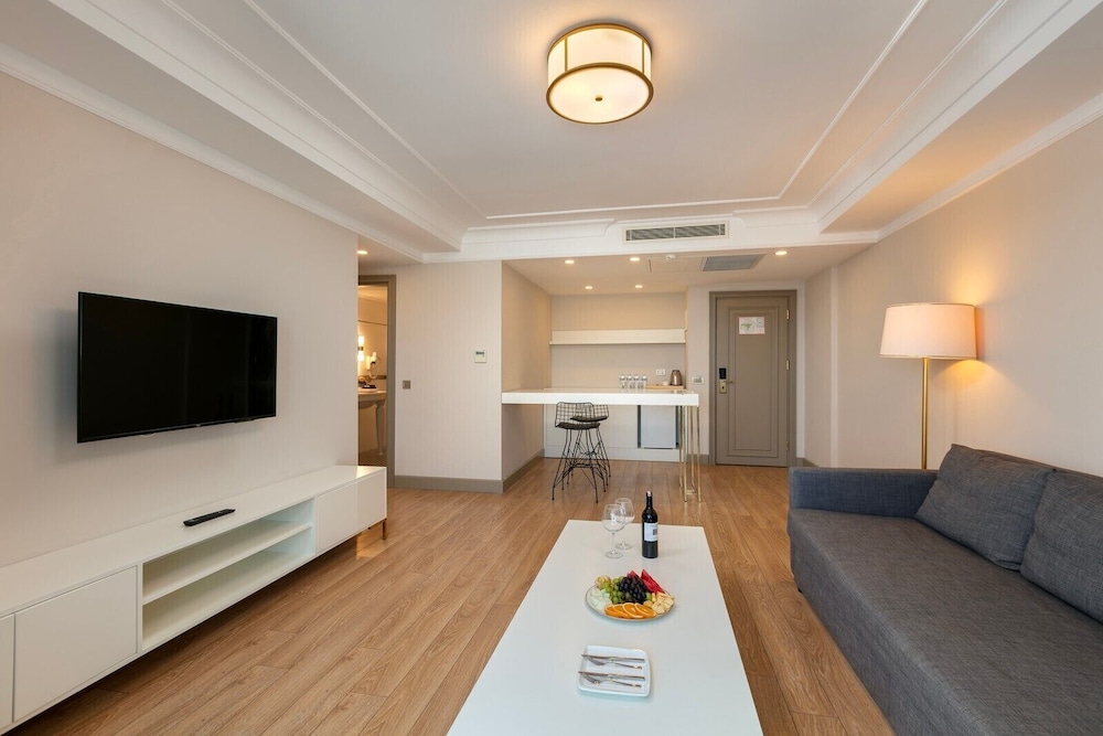 Family Suite with Sea View thumbnail 6