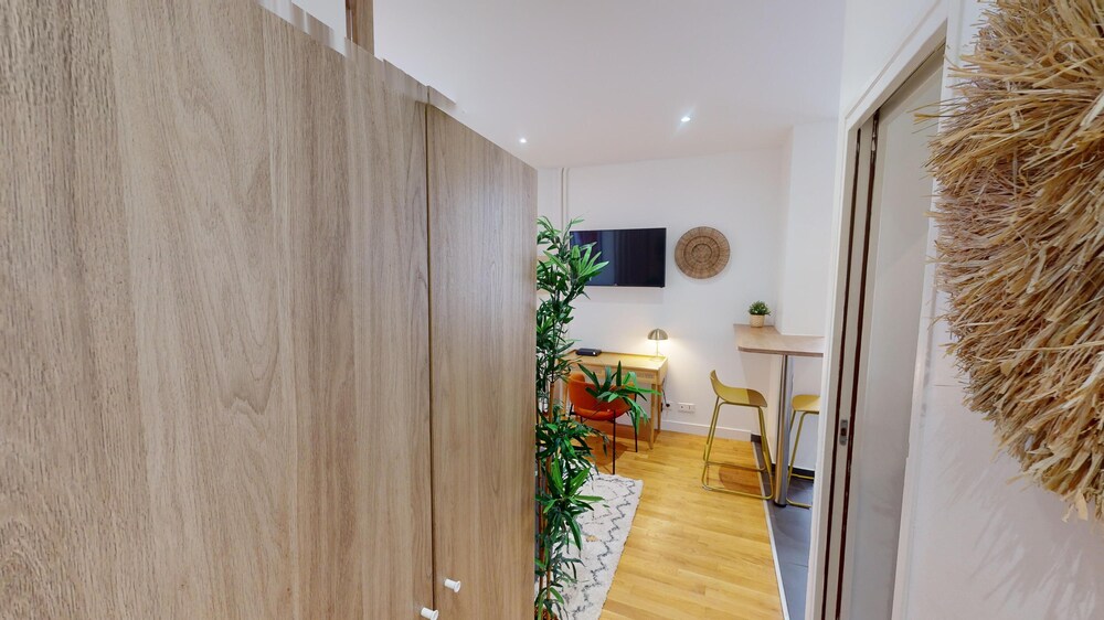 Basic Apartment photo 1
