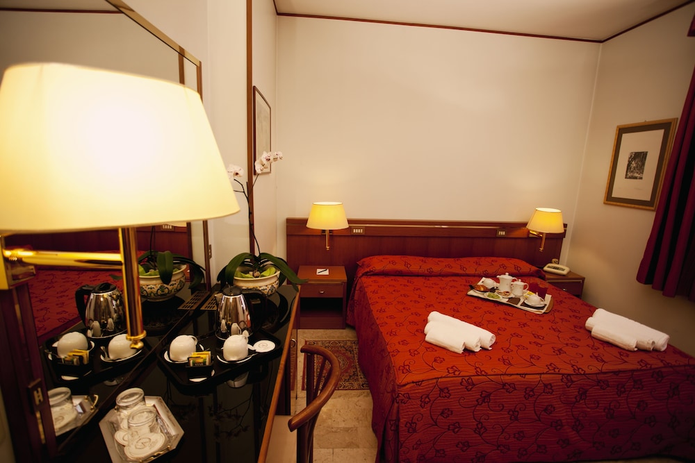 Double or Twin Room photo 3