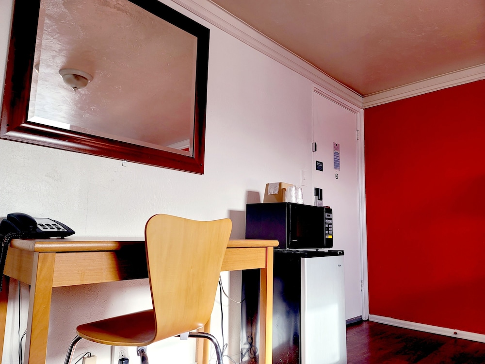 Standard Room, 1 King Bed, Non Smoking, Refrigerator & Microwave