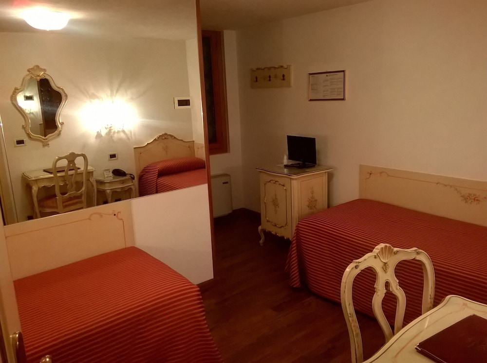 Single Room photo 2