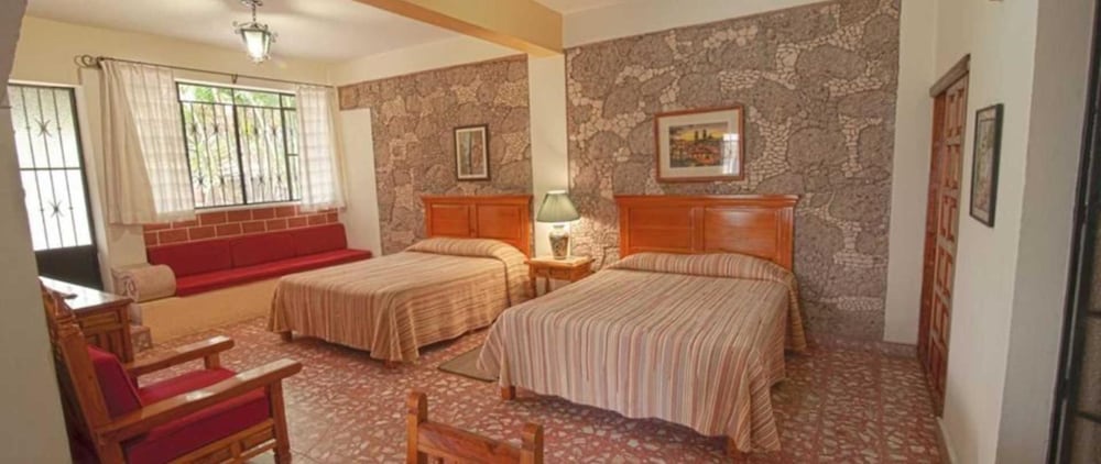 Quadruple Suite, 2 queen beds photo 3