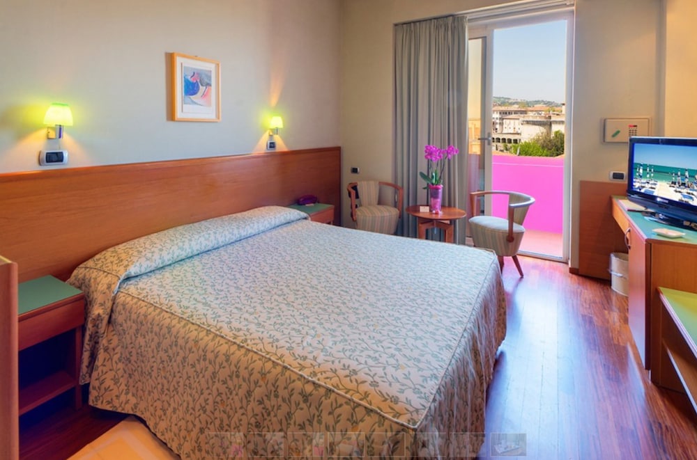 Double or Twin Room - Photo 2