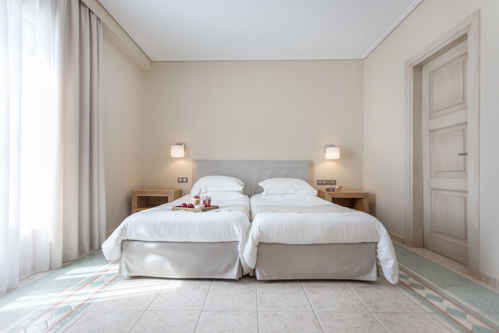 Superior Double or Twin Room (Street View) - Photo 3