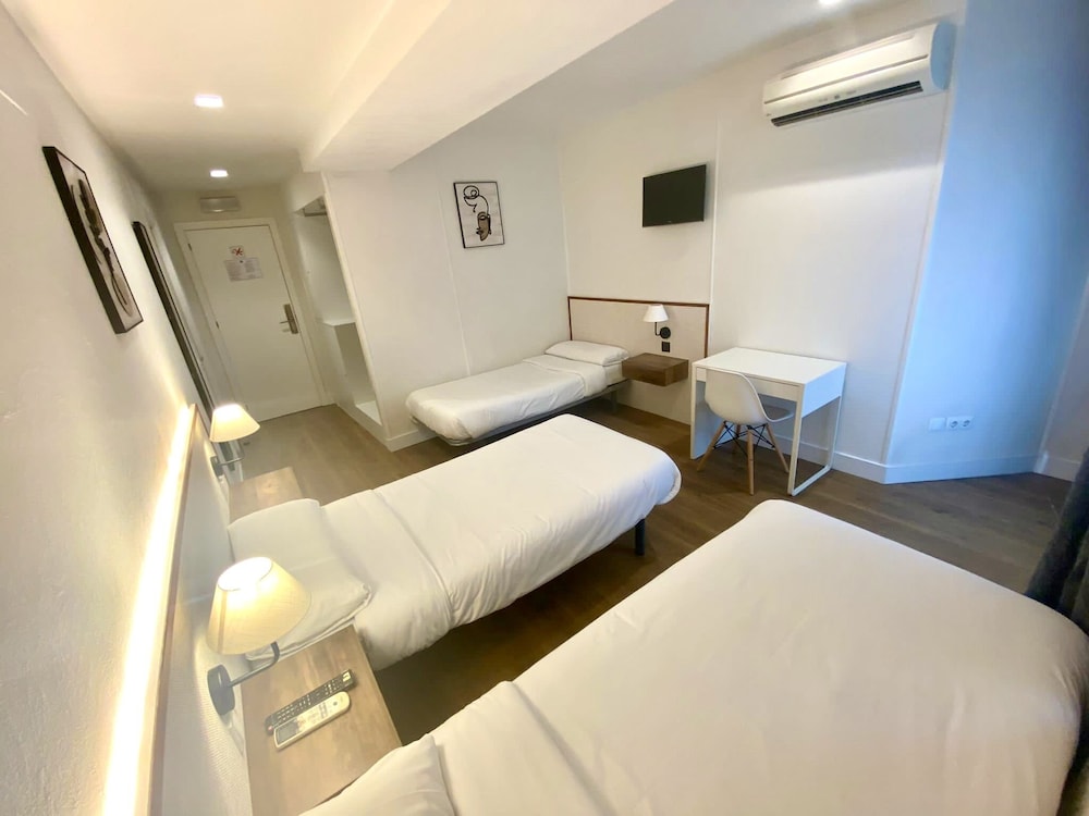 Comfort Triple Room, Private Bathroom