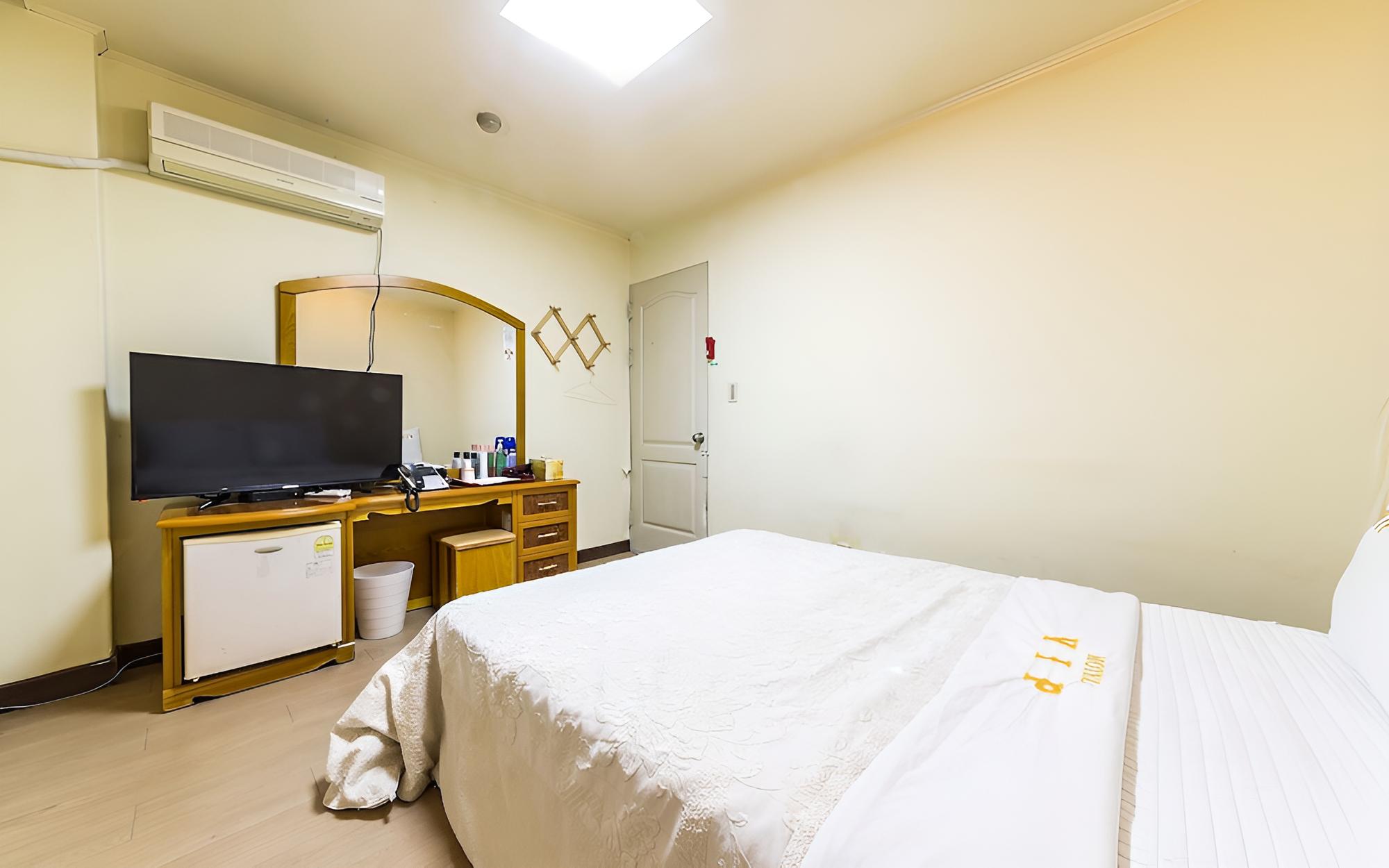 Room (Standard Room) - Photo 3