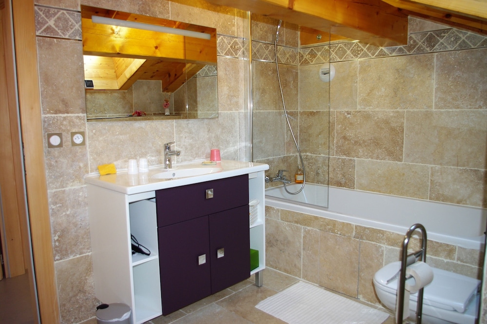 Classic Double Room, Private Bathroom photo 3