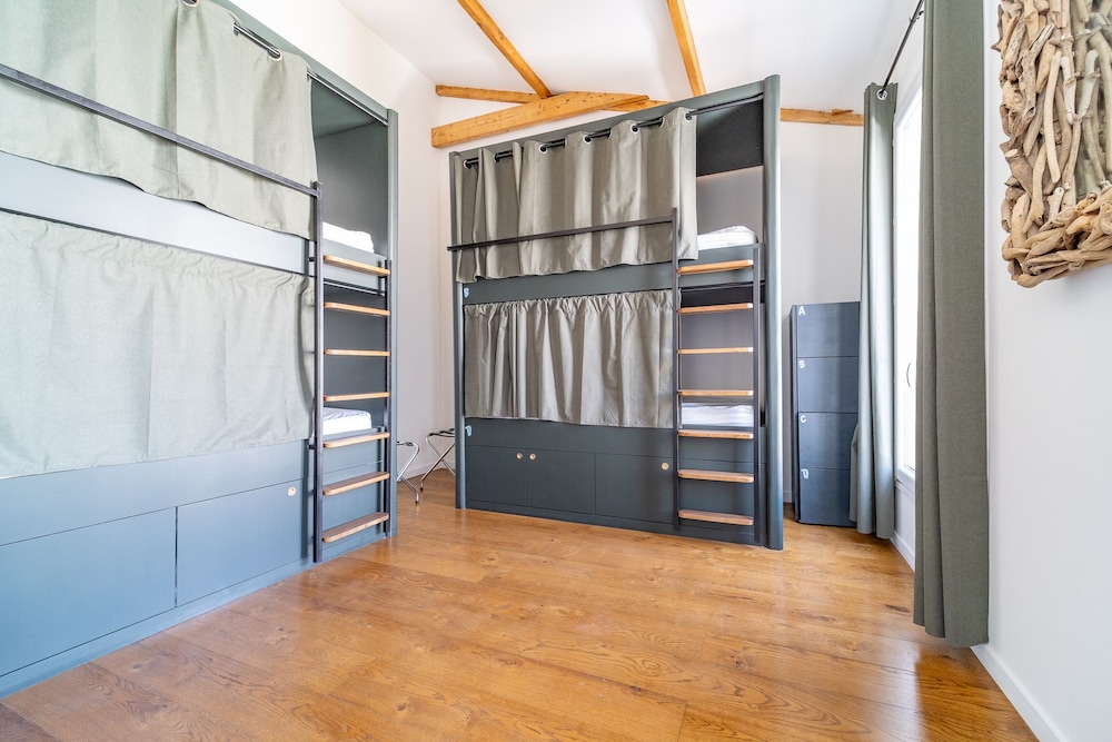 Shared Dormitory, Mixed Dorm, Non Smoking (2 Twin Bunk Beds) photo 1