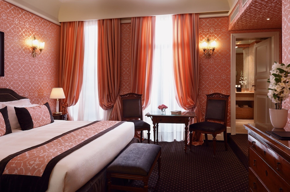Classic Room, City View thumbnail 5