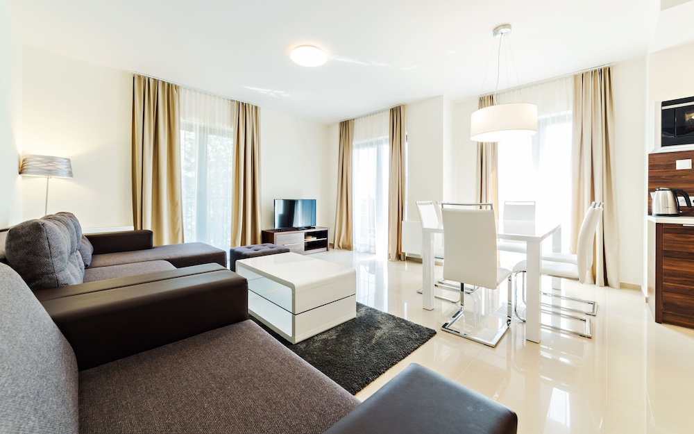 Apartment (237)
