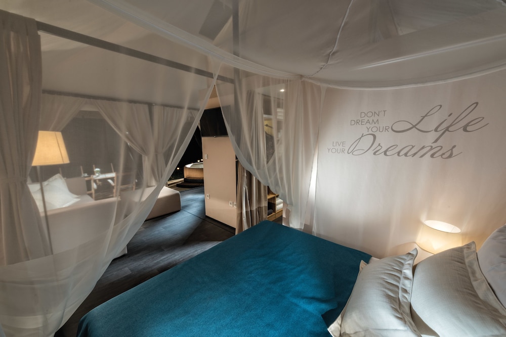 Deluxe Tent, Lake View photo 1