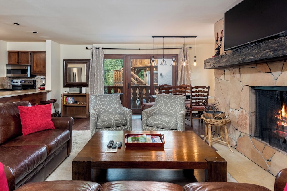 Condo, 2 Bedrooms