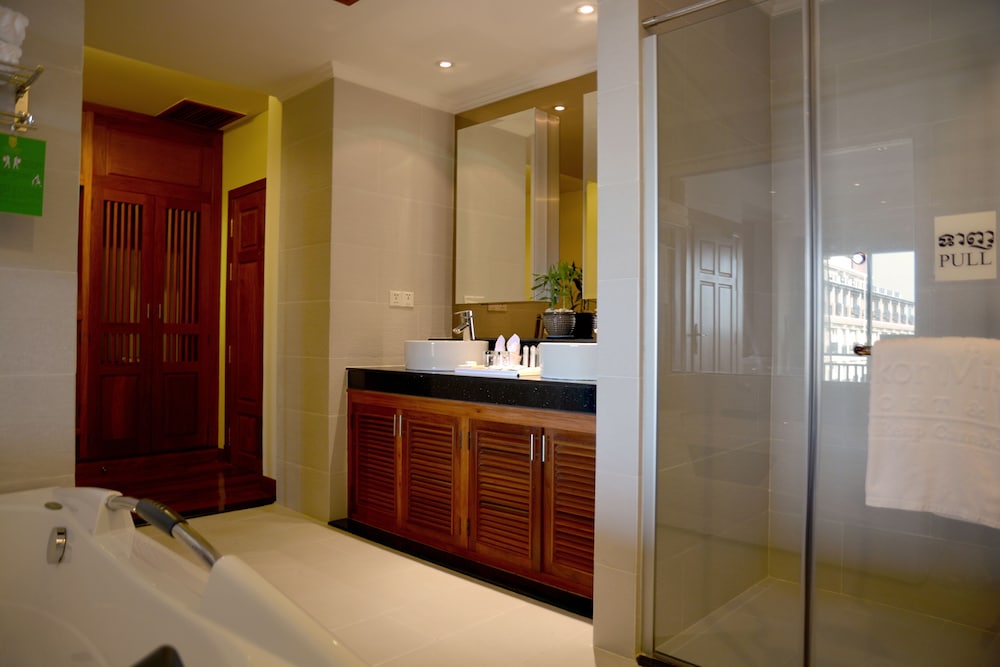 The Miracle Suites - Photo 10