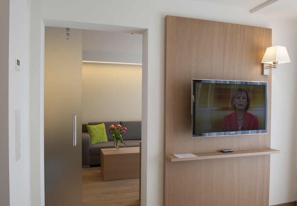 Suite (Wellness & Fitness Access) - Photo 4