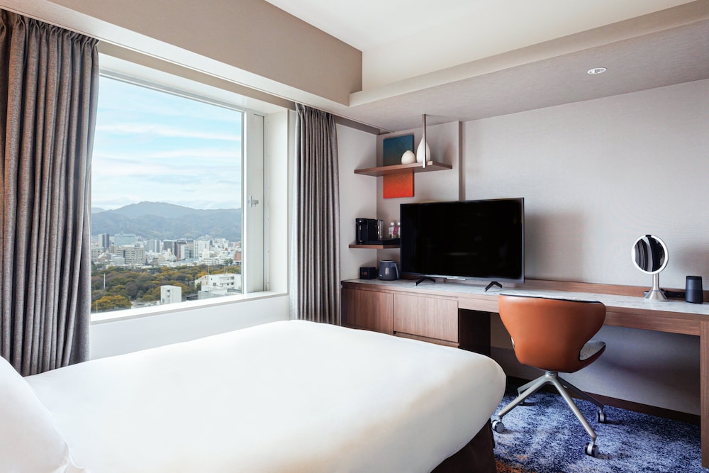 Standard Room, 1 Double Bed, Accessible, Club Lounge Access - Photo 1