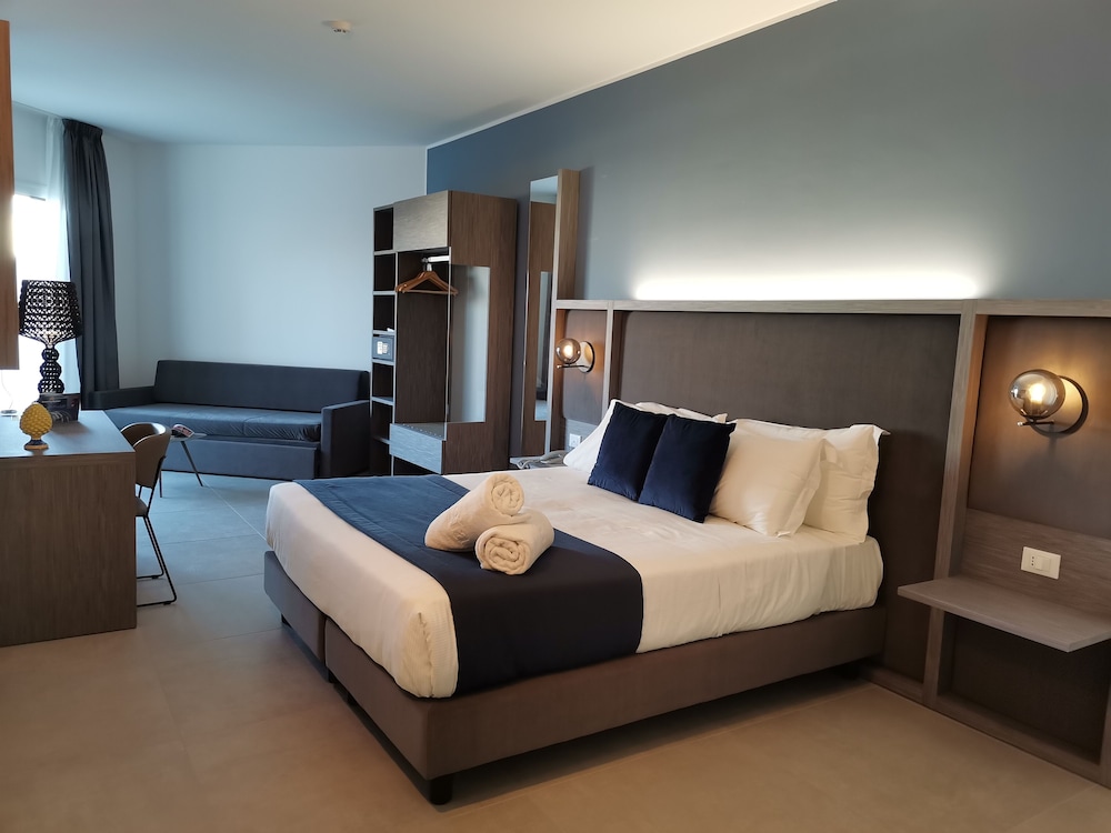 Comfort Triple Room, Terrace, Garden View