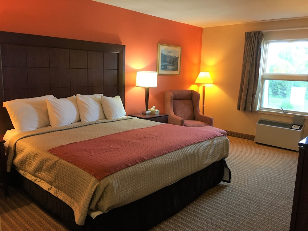 King Room with Hot Tub photo 2
