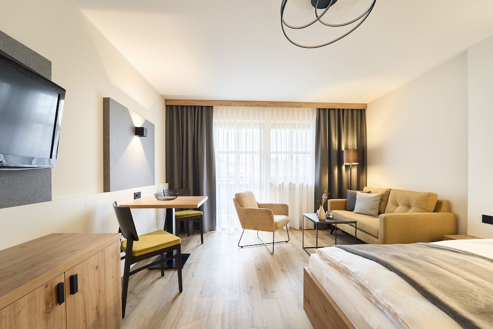 Comfort Double Room, Balcony, Garden View photo 3