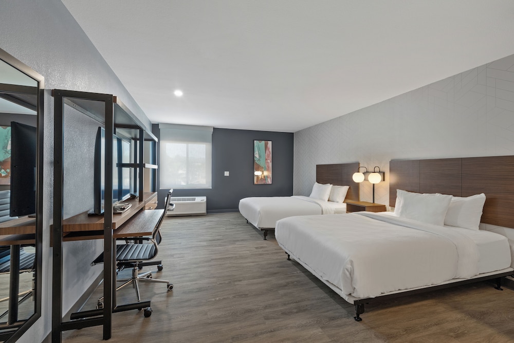 Suite, 2 Queen Beds, Accessible, Non Smoking photo 2