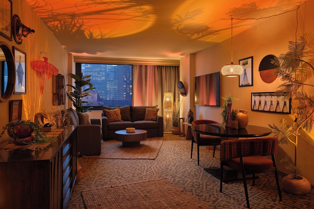 Premium Room, 1 Bedroom, Accessible (Mobility & Hearing, Roll-in Shower) thumbnail 5