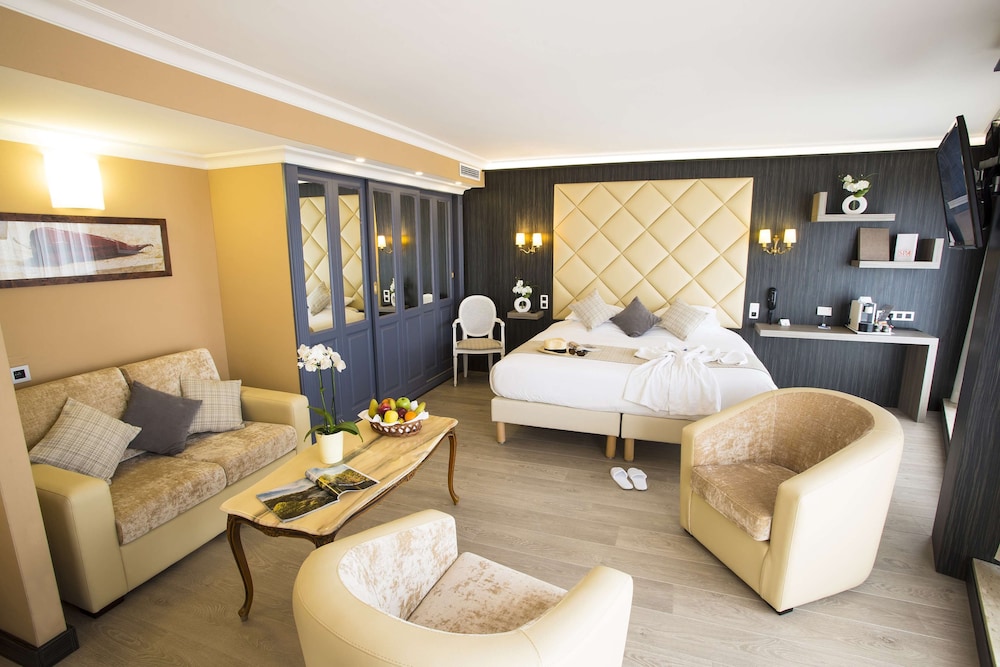 Suite, 1 King Bed, Non Smoking