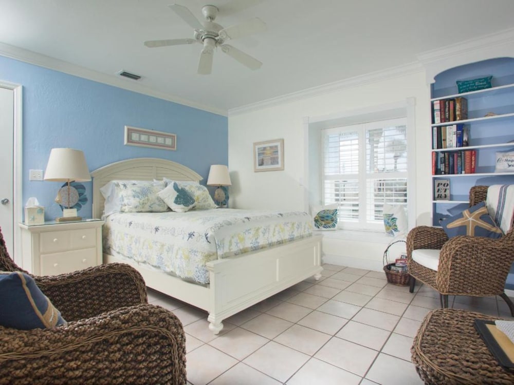 Porch with Ocean View, 1 Queen Bed, Shower
