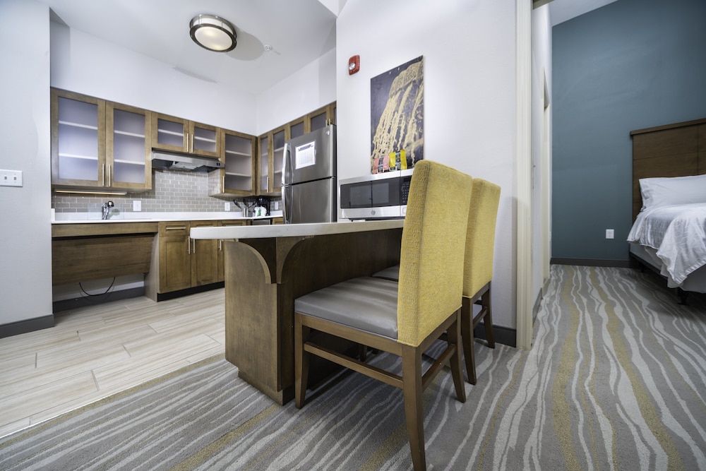 Suite, 1 Bedroom, Accessible, Kitchen (Communications) - Photo 8