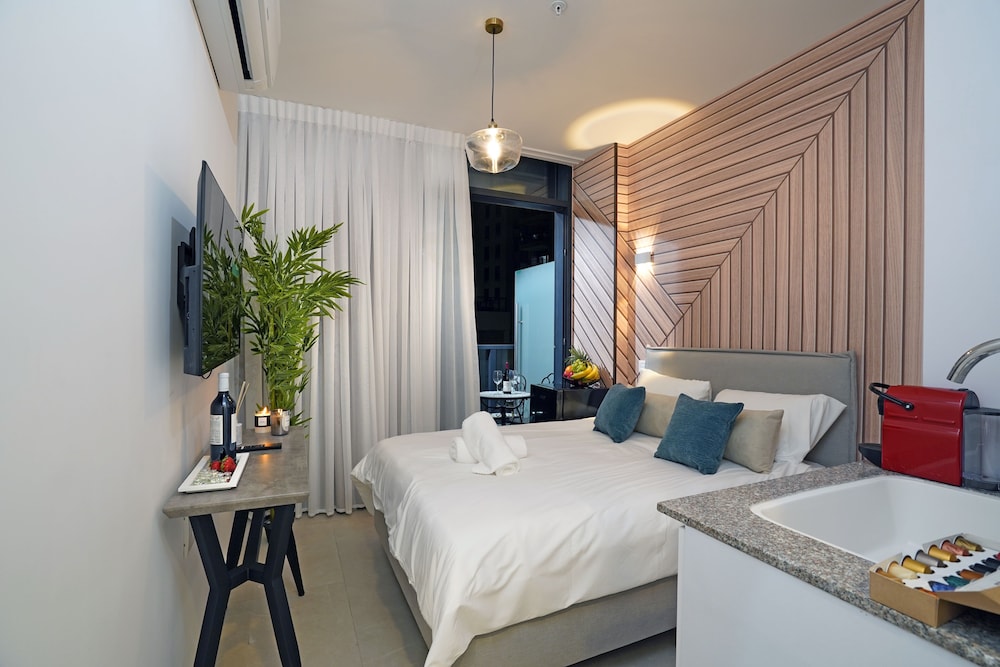 Economy Room, Balcony