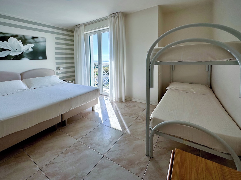 Family Quadruple Room, Sea View photo 1