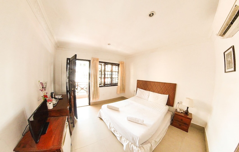 Superior Queen Room with Balcony Lanai - Photo 2