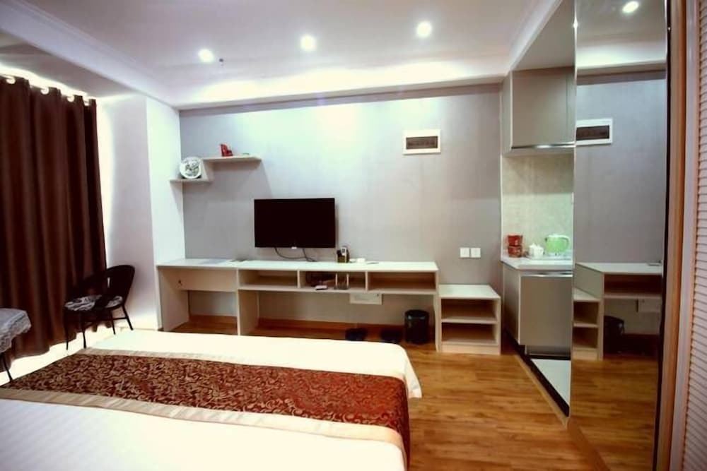 Standard Double Room, 1 King Bed, City View photo 3