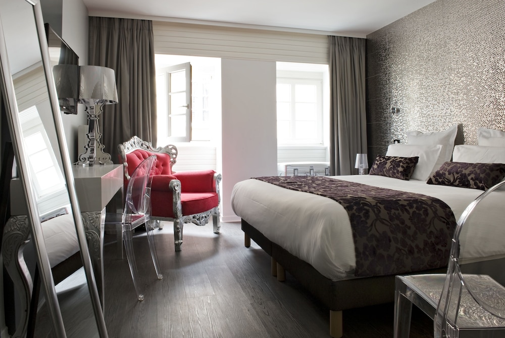 Standard Double Room - Photo 9