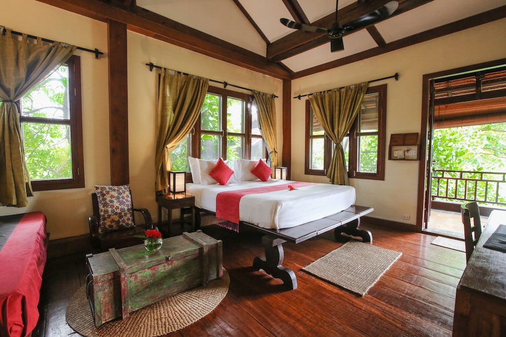 Deluxe Double Room, 1 King Bed, Balcony, Resort View photo 2