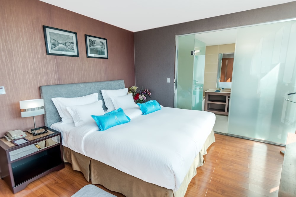 Signature Suite, 1 King Bed photo 2
