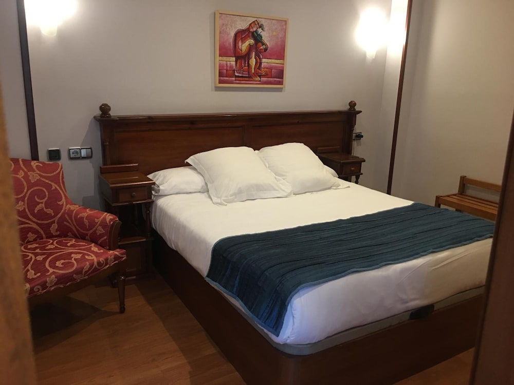Classic Double Room Single Use photo 3