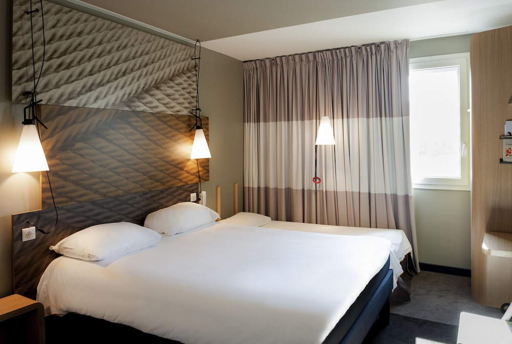 Standard Double Room, Multiple Beds - Photo 3