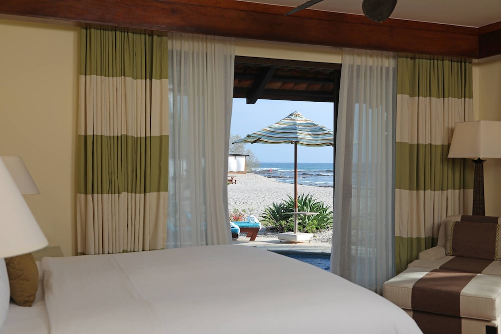 Deluxe Room, 1 King Bed, Balcony - Photo 8
