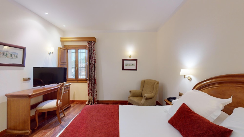 Double Room, 1 Queen Bed (2 adults) - Photo 2