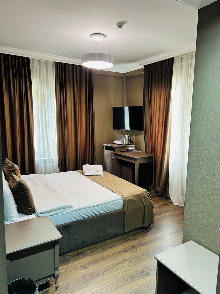Economy Room