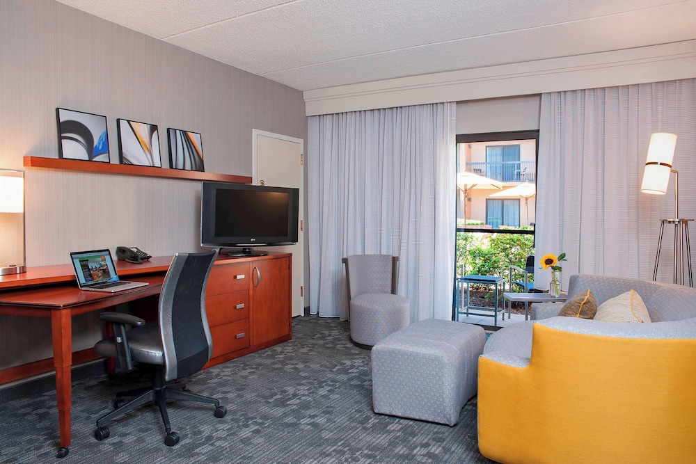 Suite, Multiple Beds - Photo 4