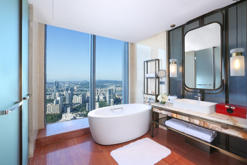 Superior Suite, 1 King Bed, Club Lounge Access - Photo 5