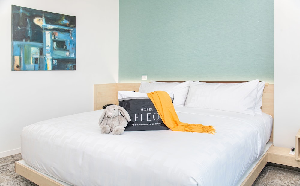 Room, 1 King Bed, City View - Photo 1