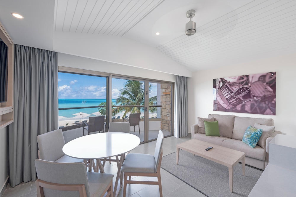 Luxury Presidential Beach Front Swim Out One Bedroom Suite Diamond Club