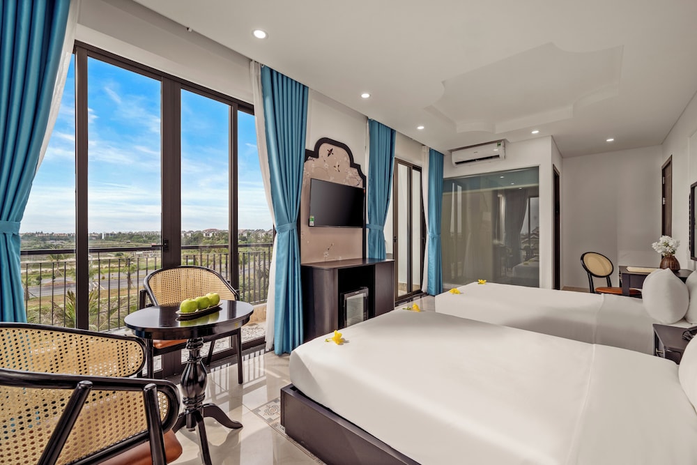 Premier Twin Room, Balcony, Pool View