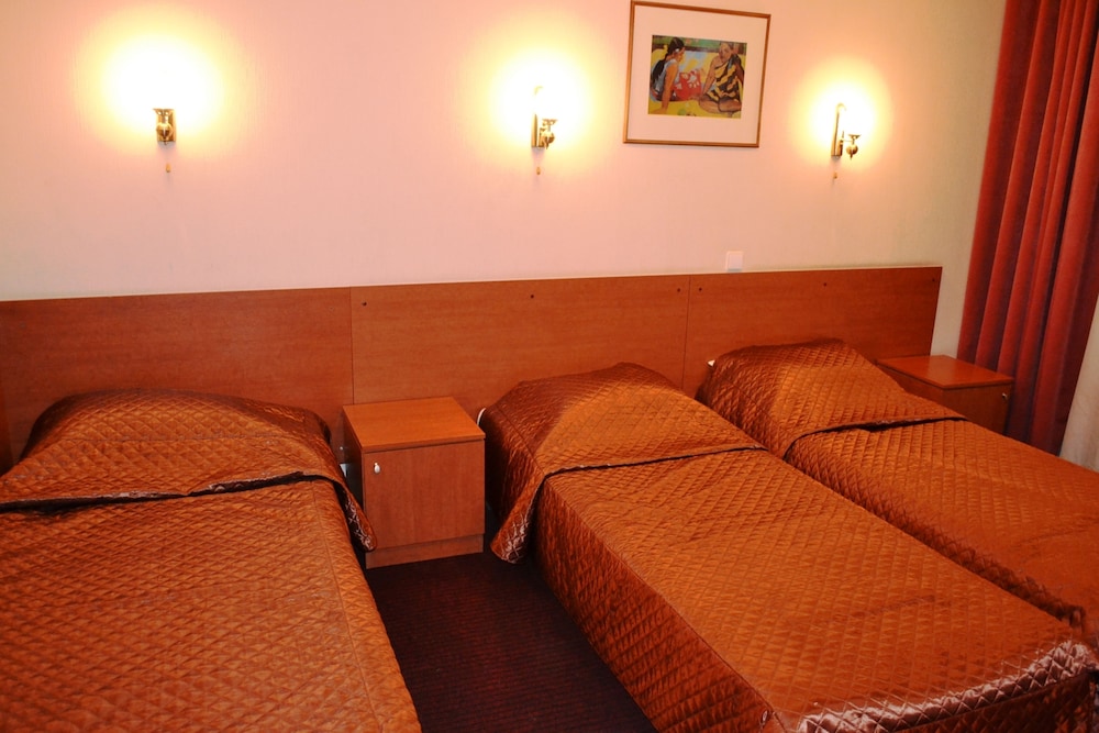 Comfort Room, 3 Twin Beds