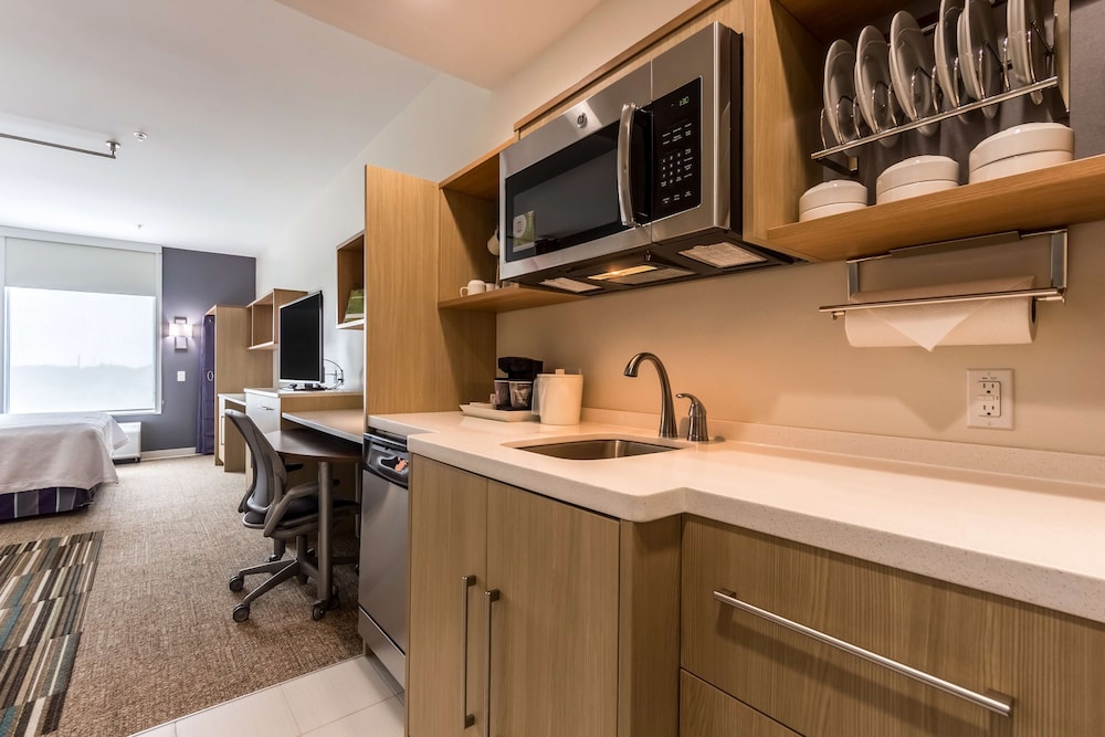 Suite, 1 King Bed, Accessible, Bathtub (Mobility & Hearing) photo 3