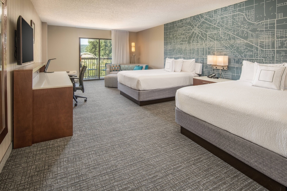 Room, 2 Queen Beds (Mobility Accessible, Tub) - Photo 1