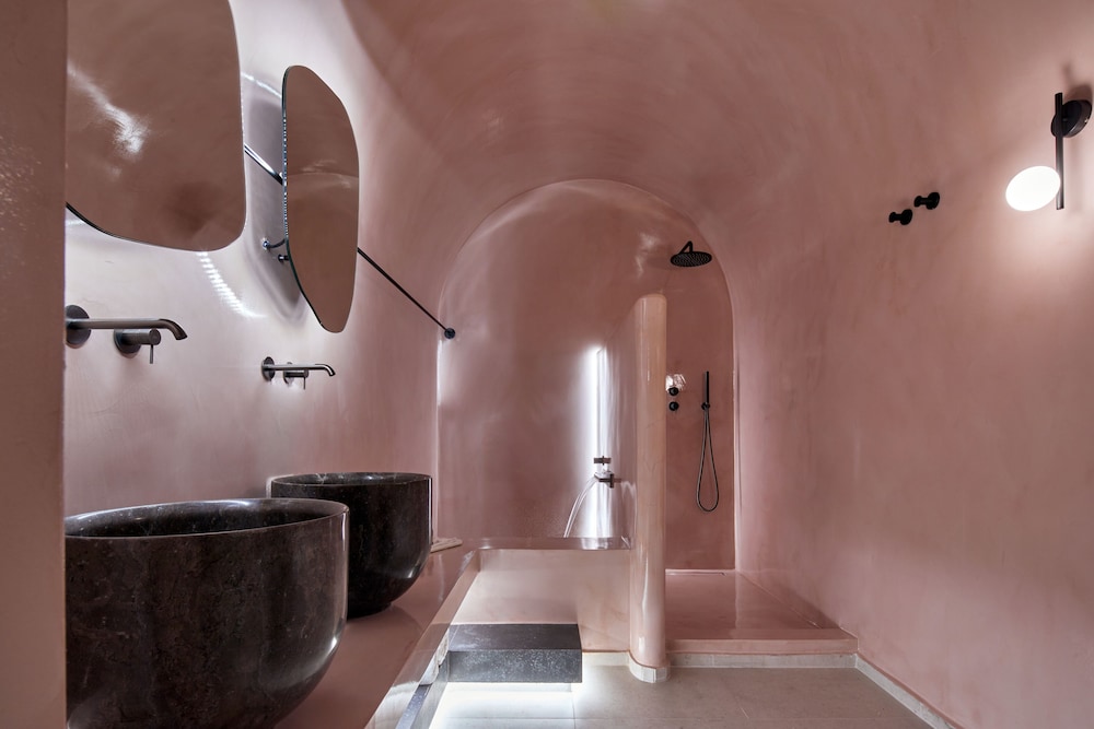 Honeymoon Suite, Hot Tub - Photo 11