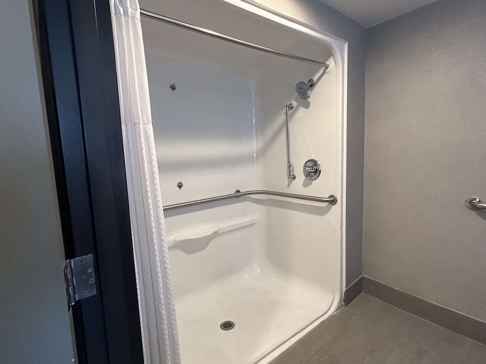 Standard Room, 2 Queen Beds, Accessible, Refrigerator & Microwave - Photo 6