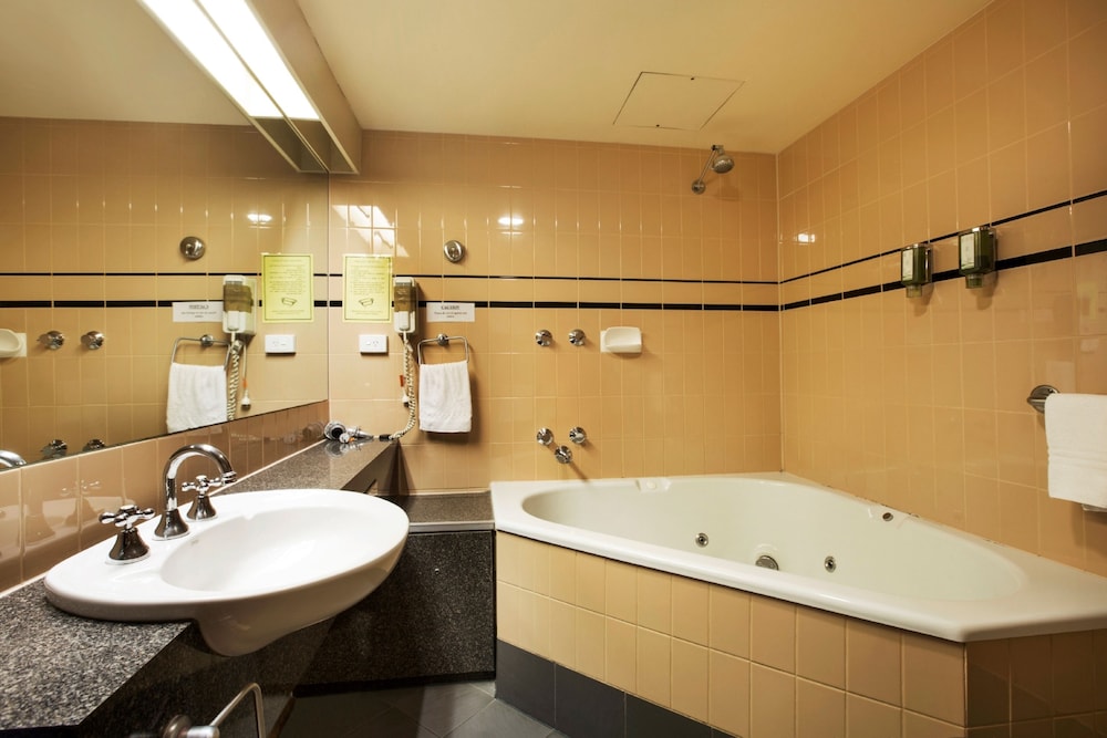 Studio, Jetted Tub, Lake View - Photo 5